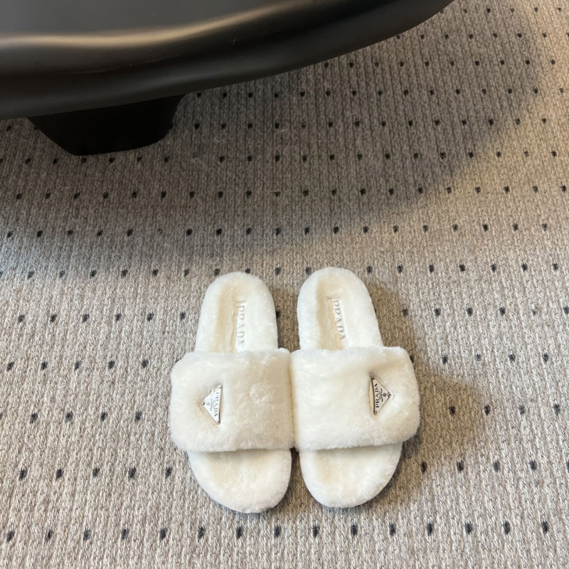 Pra*a slippers